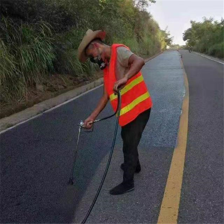 忠县 彩色防滑路面的底涂是保障路面附着力